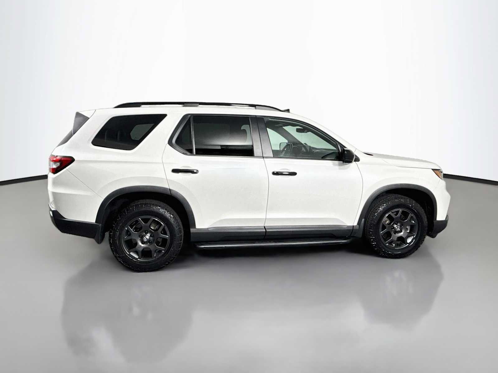 Certified 2024 Honda Pilot TrailSport image 8