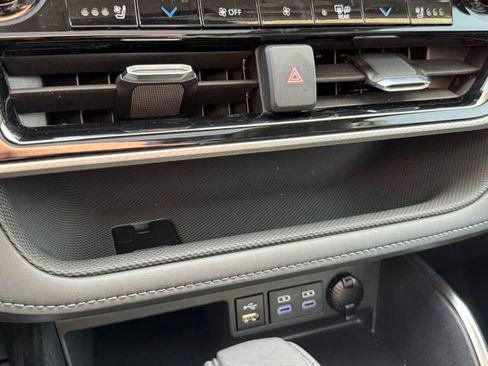 Used 2022 Toyota Highlander Platinum image 21