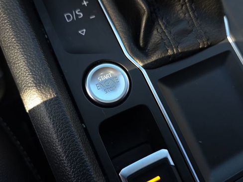 Used 2021 Volkswagen Atlas SE image 32