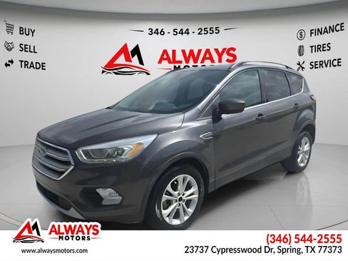 Used 2017 Ford Escape SE w/ Equipment Group 201A FWD image 1