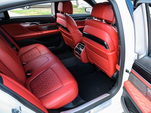 Used 2022 BMW 750i xDrive w/ Executive Package AWD/4WD image 46