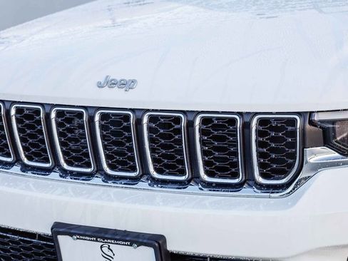 New 2025 Jeep Grand Cherokee Laredo image 6