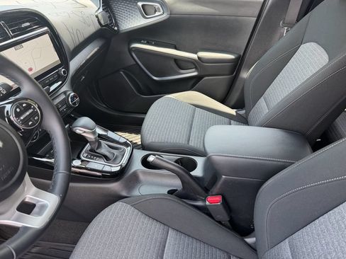 Used 2025 Kia Soul EX FWD image 12