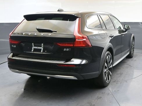 Certified 2024 Volvo V60 B5 Cross Country Ultimate image 5