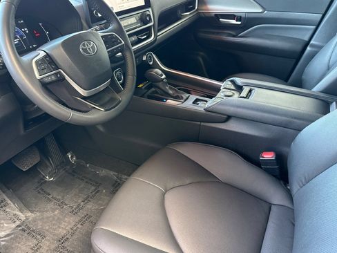 Certified 2026 Toyota Grand Highlander AWD Hybrid image 12