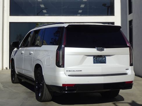 Used 2023 Cadillac Escalade ESV Sport Platinum w/ LPO, ONYX Package image 4