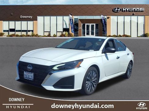 Used 2025 Nissan Altima 2.5 SV FWD image 1