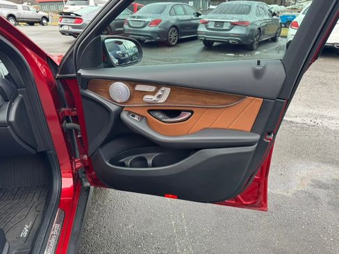 Used 2021 Mercedes-Benz GLC 300 4MATIC image 22