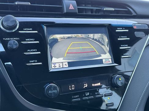 Used 2018 Toyota Camry SE w/ Convenience Package image 19