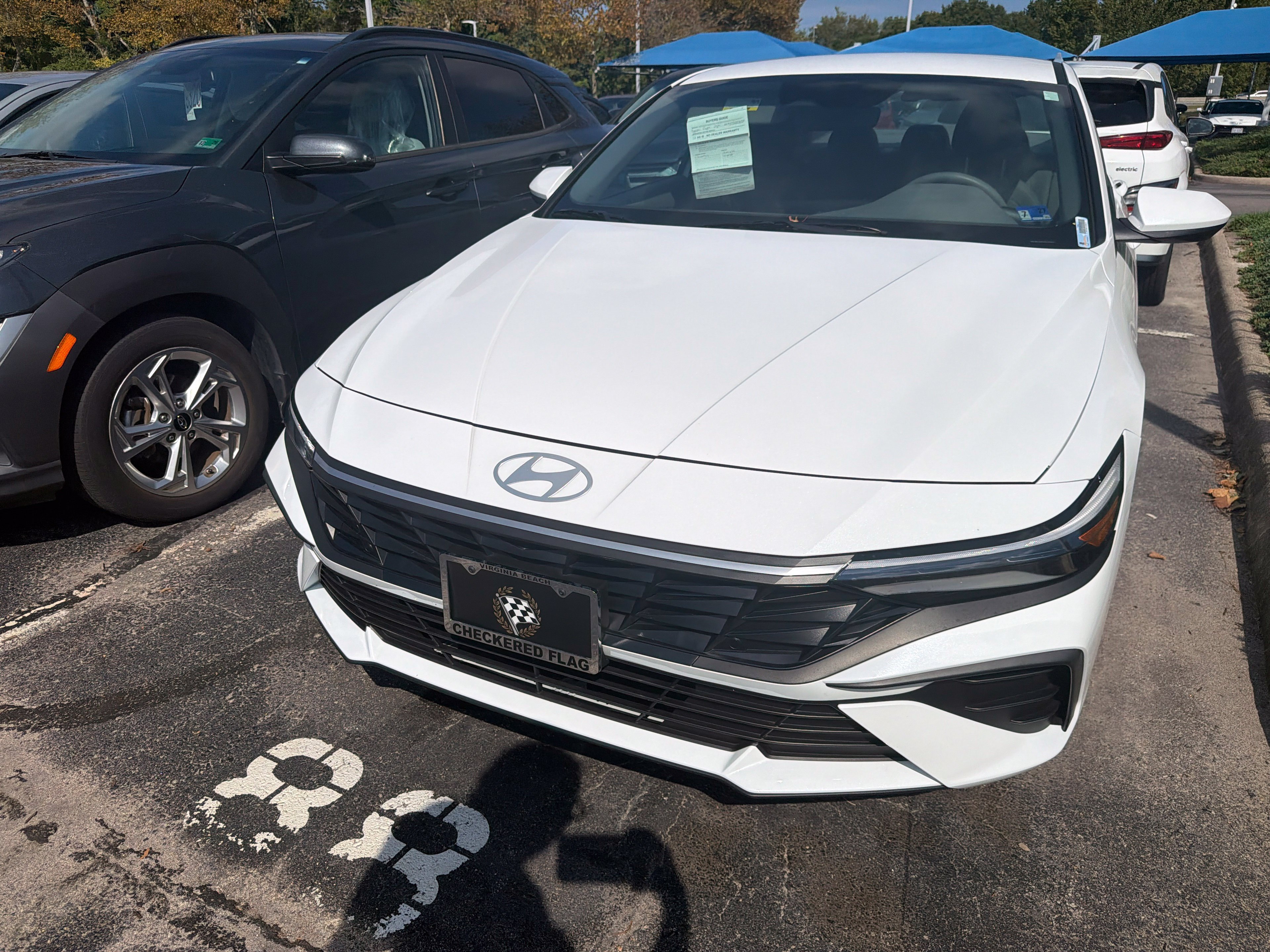 Used 2025 Hyundai Elantra Hybrid FWD image 4
