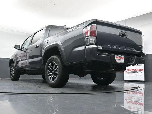 Used 2022 Toyota Tacoma TRD Sport AWD/4WD image 37