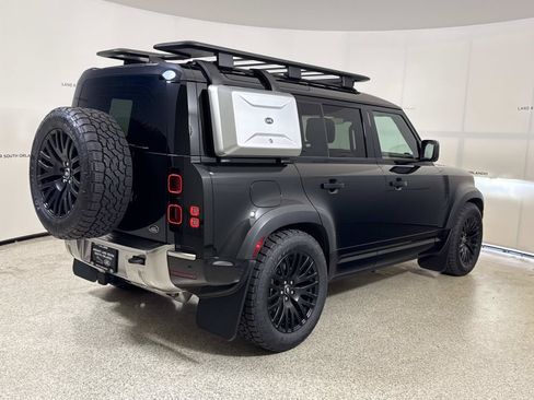 Used 2023 Land Rover Defender 110 SE AWD/4WD image 5