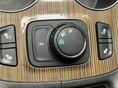 Certified 2021 GMC Acadia SLE w/ Driver Convenience Package image 17