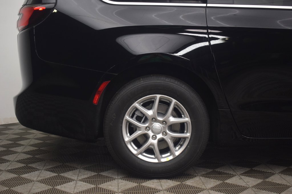 New 2027 Chrysler Pacifica Select w/ Family Tech Group FWD image 9