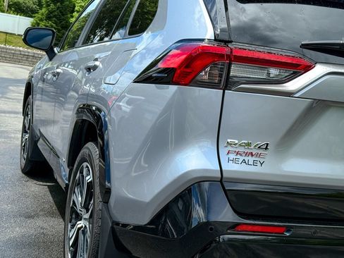 Used 2023 Toyota RAV4 XSE w/ Premium Package AWD/4WD image 9