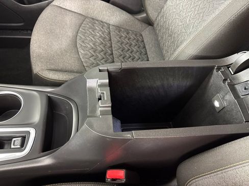Used 2024 Chevrolet Equinox LT FWD image 40