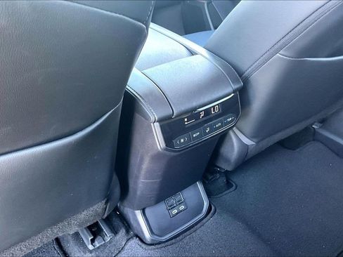 Used 2023 Toyota Highlander XLE FWD image 10