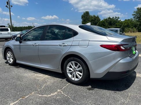 Used 2025 Toyota Camry LE FWD image 11