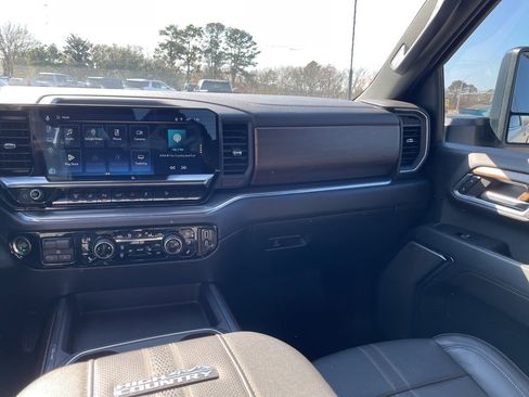 Used 2024 Chevrolet Silverado 2500 High Country w/ High Country Premium Package image 26