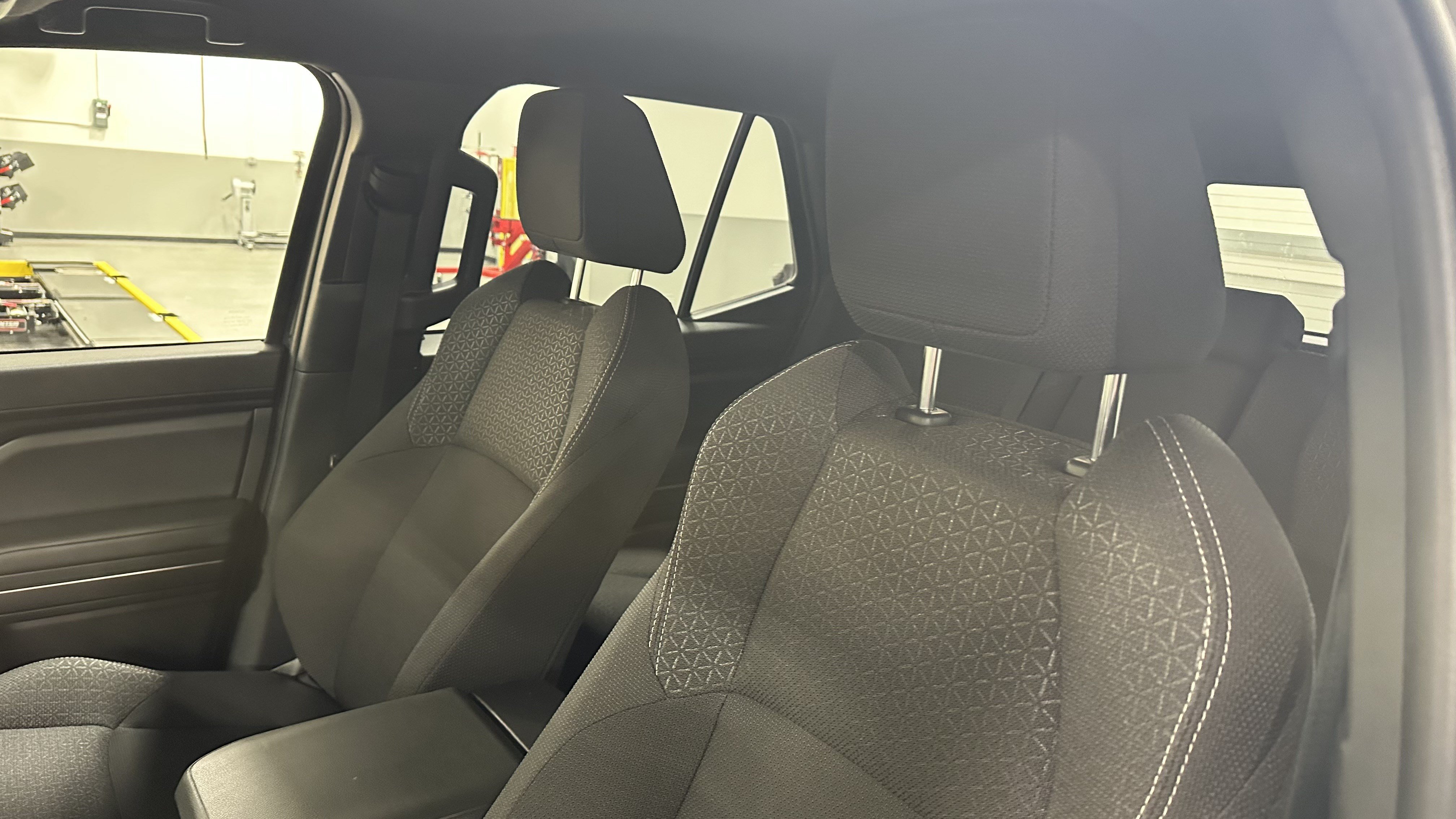 Used 2025 Toyota 4Runner SR5 AWD/4WD image 18