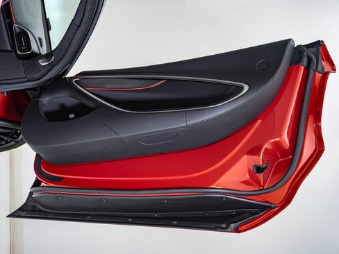 Used 2023 McLaren Artura RWD image 21