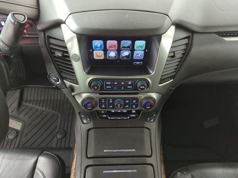 Used 2018 Chevrolet Suburban Premier image 14
