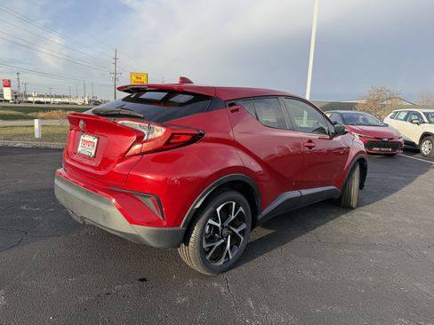 Used 2021 Toyota C-HR XLE image 9