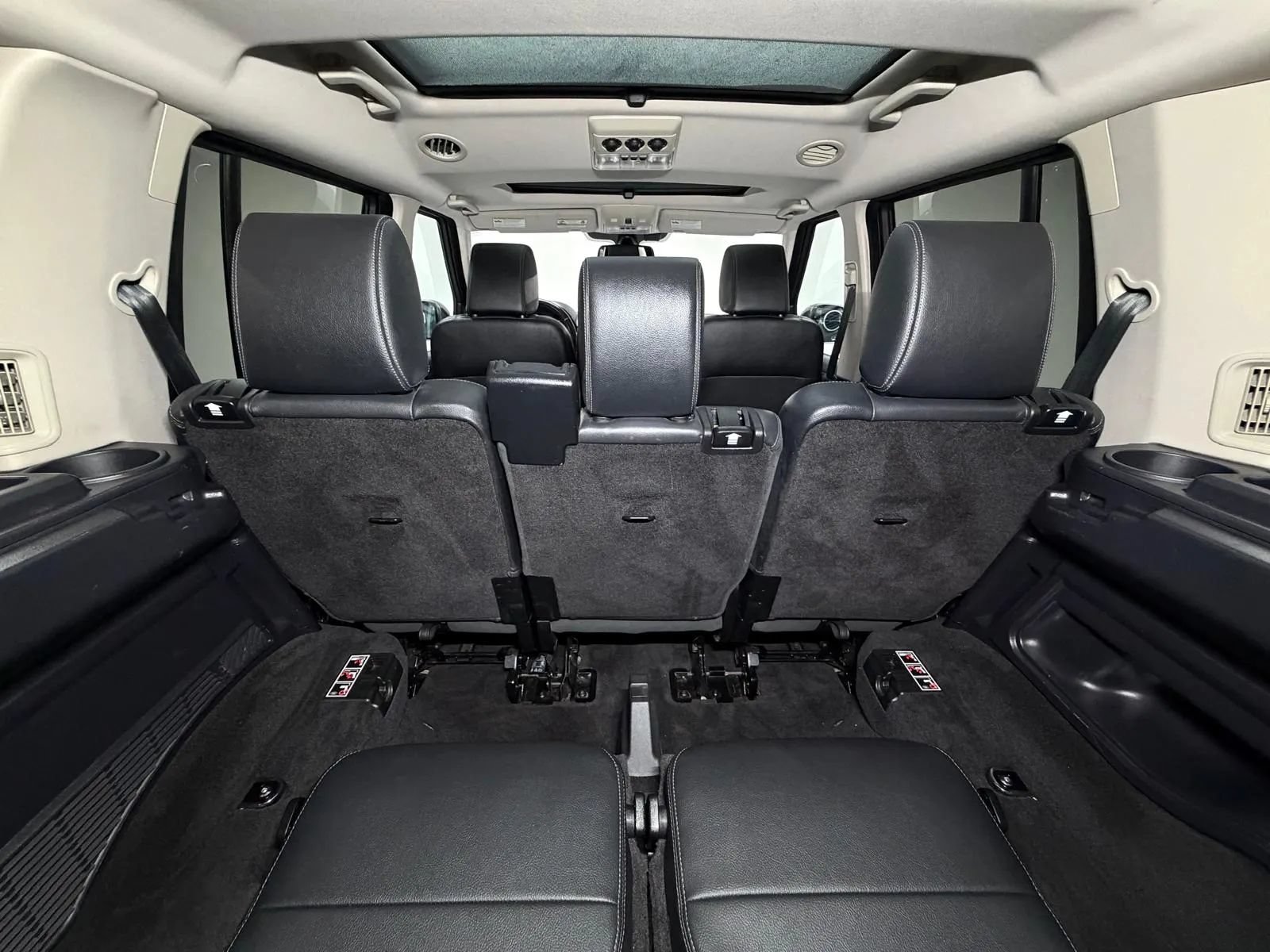 Used 2015 Land Rover LR4 HSE AWD/4WD image 17