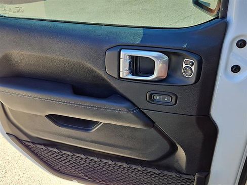 Used 2021 Jeep Wrangler Unlimited Sahara image 13