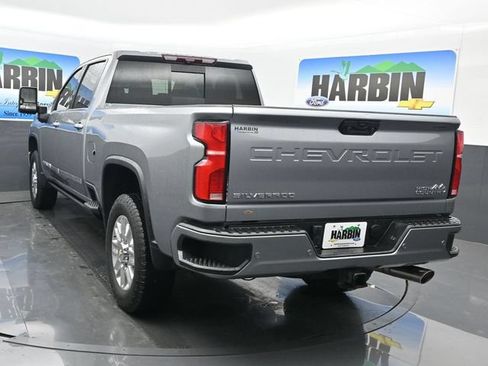 Used 2024 Chevrolet Silverado 2500 High Country w/ High Country Premium Package AWD/4WD image 4