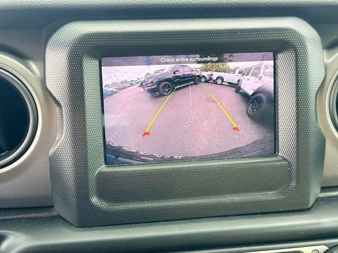 Used 2023 Jeep Wrangler Unlimited AWD/4WD image 15