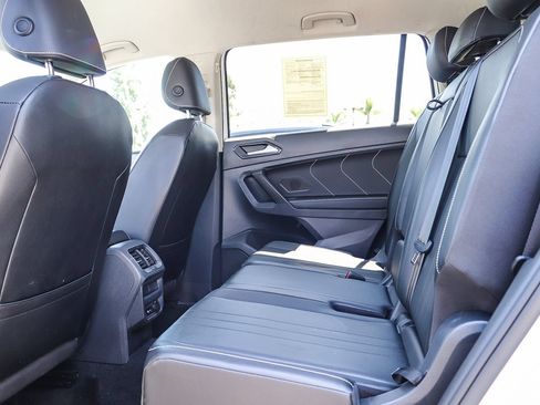 Certified 2022 Volkswagen Tiguan SE FWD image 19