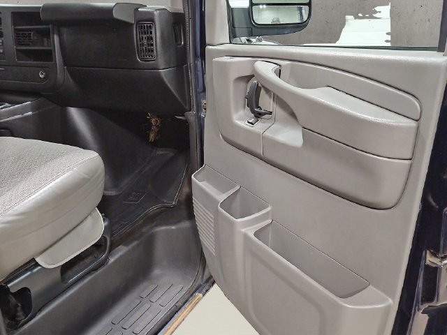 Used 2011 Chevrolet Express 1500 LT w/ LT Preferred Equipment Group AWD/4WD image 19
