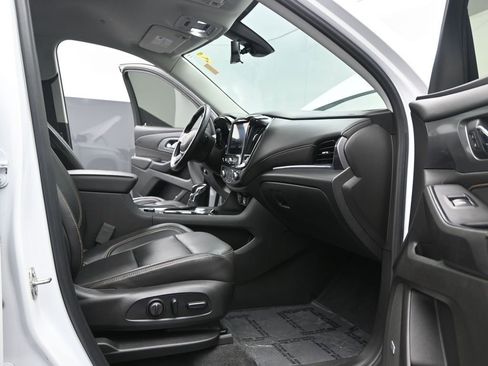 Used 2021 Chevrolet Traverse Premier image 17