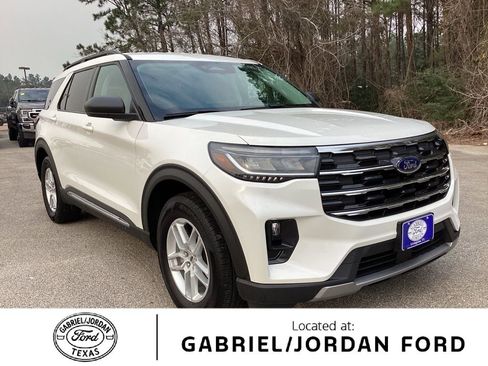 Used 2025 Ford Explorer Active w/ Active Comfort Package image 1