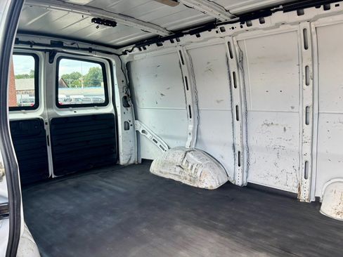 Used 2022 Chevrolet Express 2500 w/ Driver Convenience Package RWD image 26