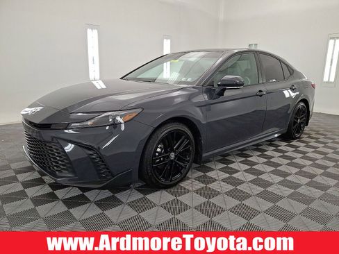 Certified 2025 Toyota Camry SE image 1