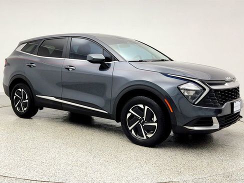 Used 2023 Kia Sportage LX image 3