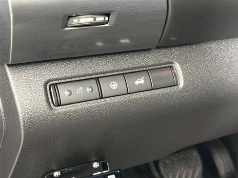Used 2025 Nissan Pathfinder SL w/ SL Premium Package FWD image 16