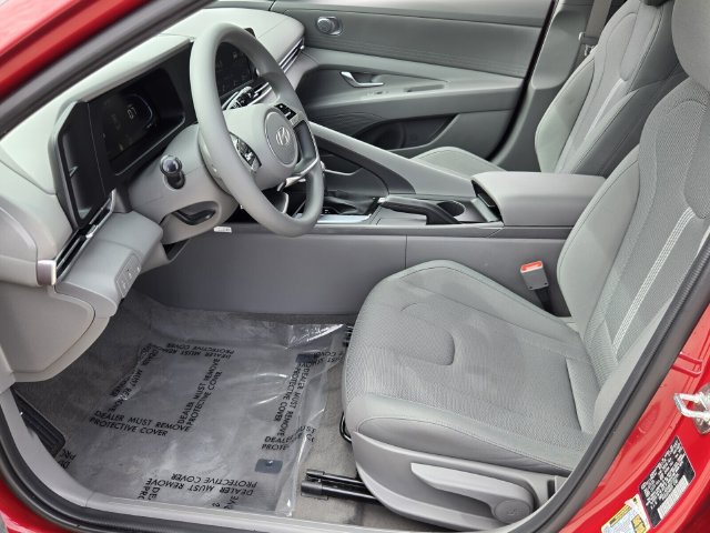 Used 2024 Hyundai Elantra SE FWD image 9