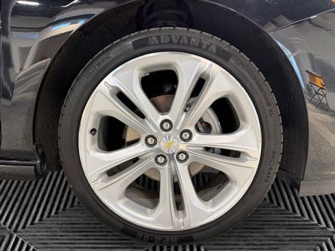 Used 2017 Chevrolet Cruze Premier FWD image 11