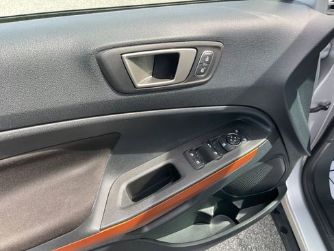 Used 2021 Ford EcoSport SE w/ SE Convenience Package image 12