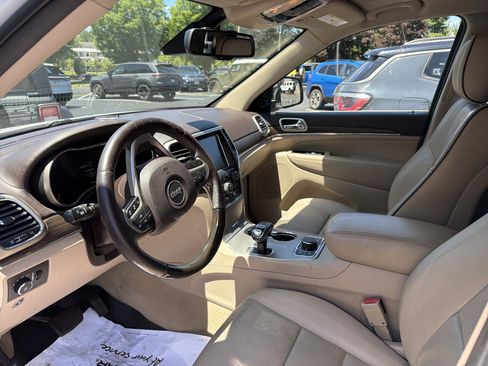 Used 2015 Jeep Grand Cherokee Overland w/ Advanced Technology Group AWD/4WD image 17