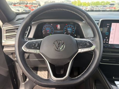 Certified 2025 Volkswagen Atlas Cross Sport SE w/ Panoramic Sunroof Package AWD/4WD image 11