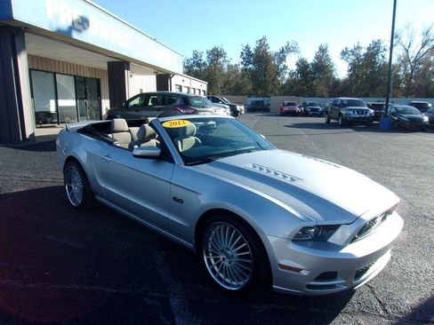 Used 2013 Ford Mustang GT w/ Security Pkg RWD image 4