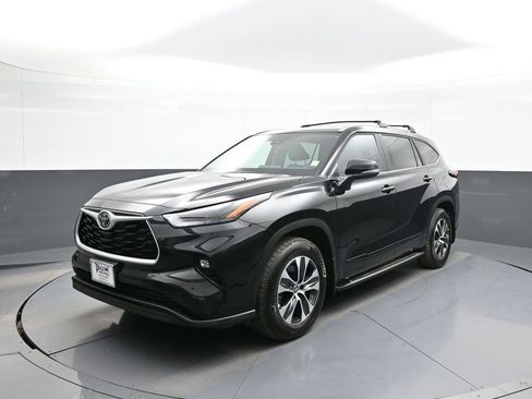 Used 2026 Toyota Highlander XLE image 1