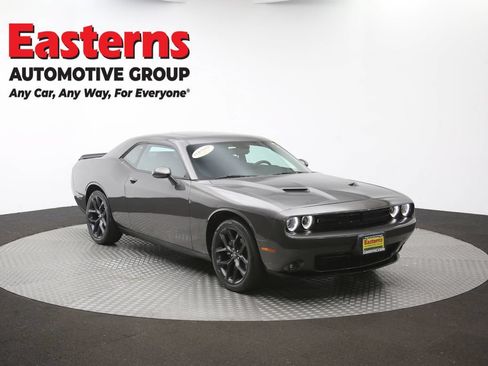 Used 2022 Dodge Challenger SXT w/ Driver Convenience Group RWD image 47