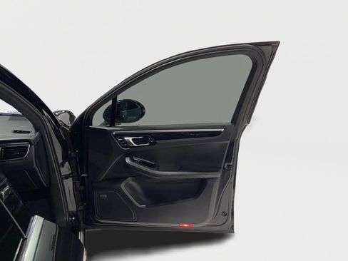 Used 2015 Porsche Macan S w/ Premium Package Plus image 24