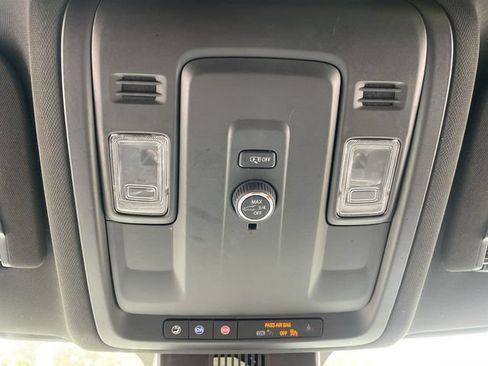 Used 2025 Chevrolet Tahoe Z71 AWD/4WD image 18