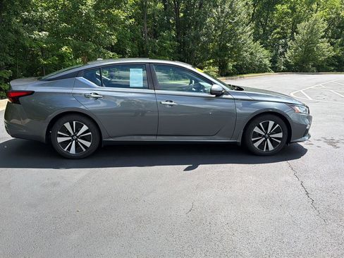 Used 2021 Nissan Altima 2.5 SV w/ SV Premium Package FWD image 7
